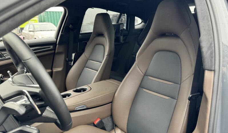 
								Porsche Panamera 2.9 4 E-Hybrid full									