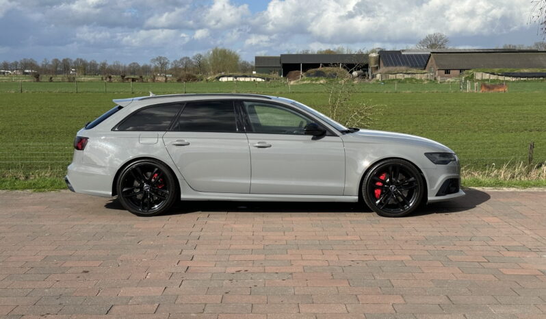 
								Audi RS6 Avant 4.0 TFSI quattro full									